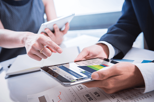 banker-using-baker-hill-los