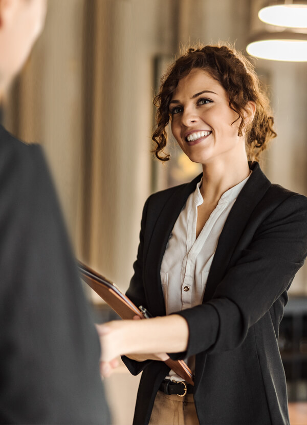 shaking-hands-vertical